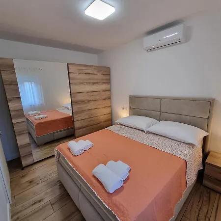 Apartment Lovre *