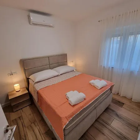 Apartment Lovre *