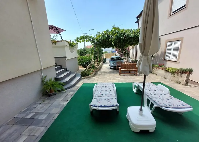 Lovre Apartman Zára